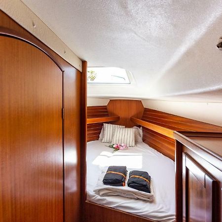 Hotel Sail Boat To Sleep Sant Adria de Besos Exterior foto