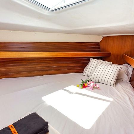 Hotel Sail Boat To Sleep Sant Adria de Besos Exterior foto