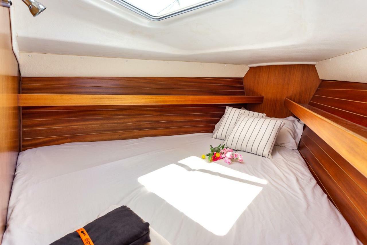 Hotel Sail Boat To Sleep Sant Adria de Besos Exterior foto
