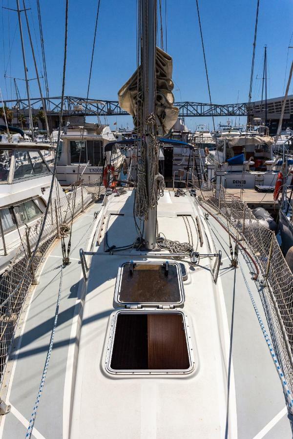 Hotel Sail Boat To Sleep Sant Adria de Besos Exterior foto