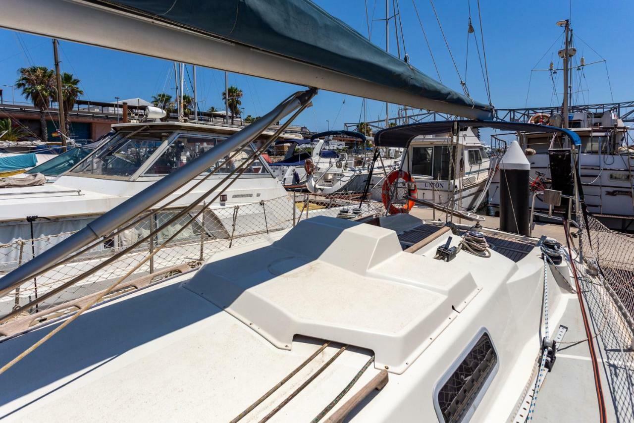 Hotel Sail Boat To Sleep Sant Adria de Besos Exterior foto